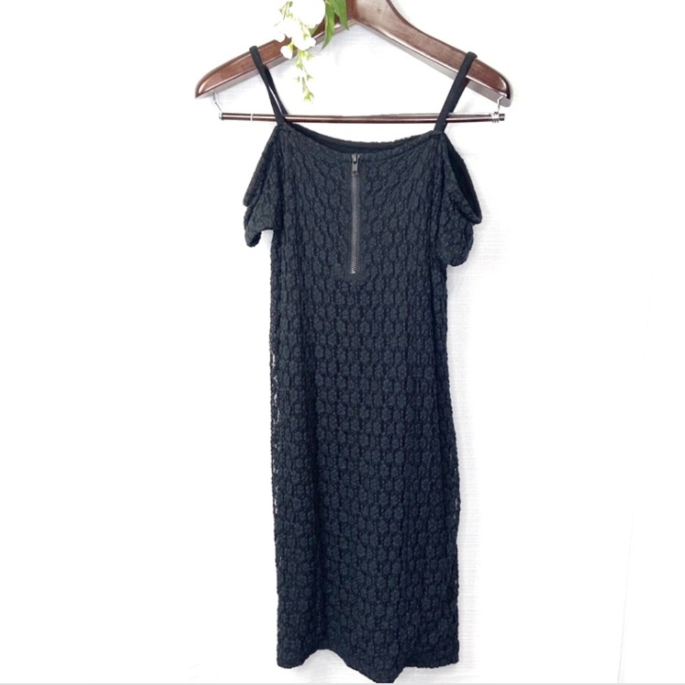 NWT•UO•Silence+noise•black lace off shoulder bodycon mini dress